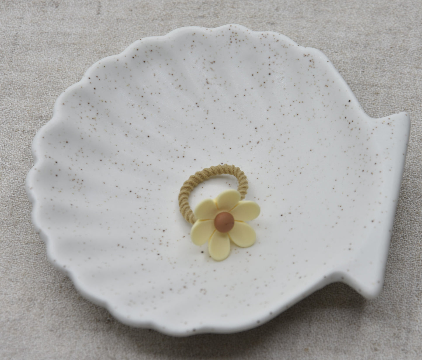 Haarelastiek bloem - Creme