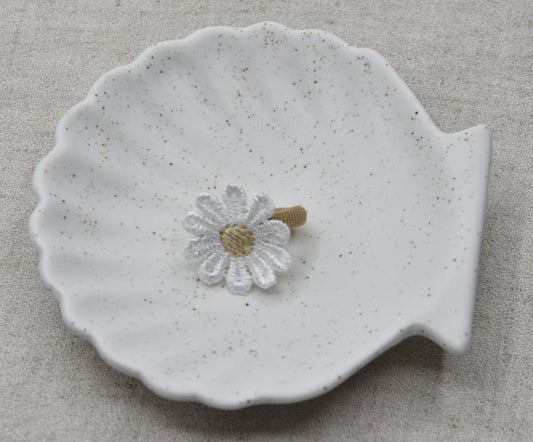Haarelastiek Madelief - Wit met beige